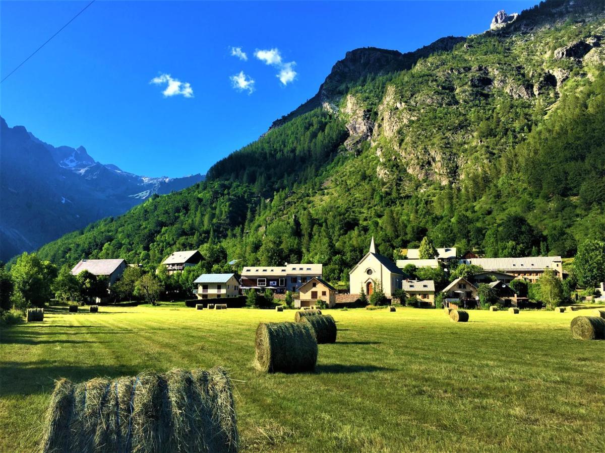 Auberge Des Ecrins Champoleon Bagian luar foto